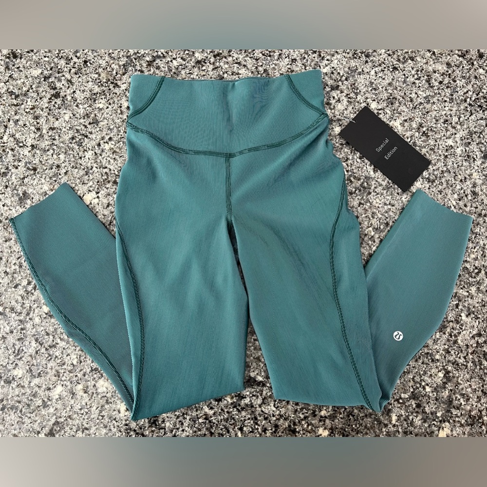 NWT Lululemon Base Pace HR Tight 25” *Two-Tone Ribbed Size 4